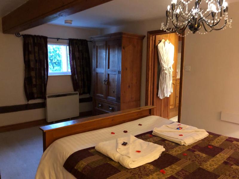 The Walnuts Country House image