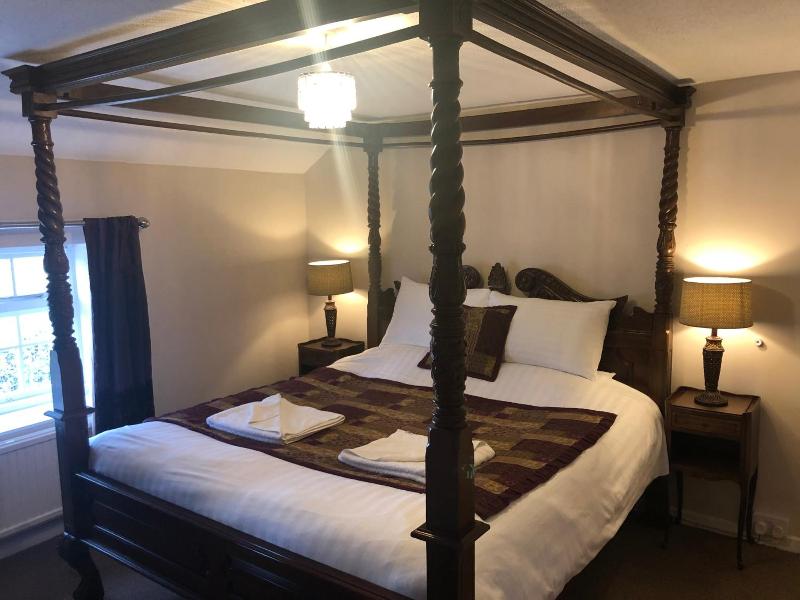 The Walnuts Country House image