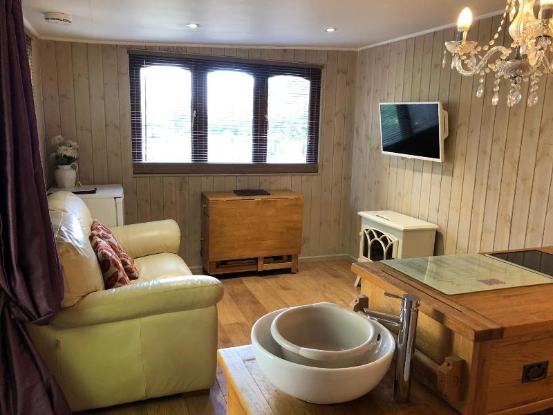 The Walnuts Country House image