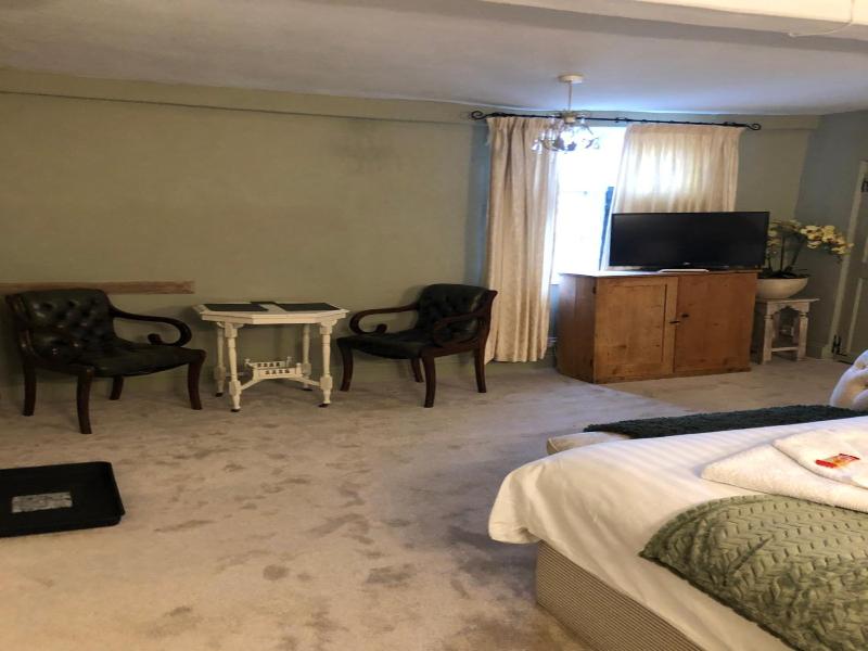 The Walnuts Country House image