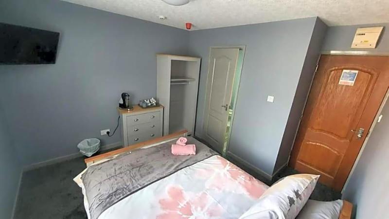 Harleys Inn image