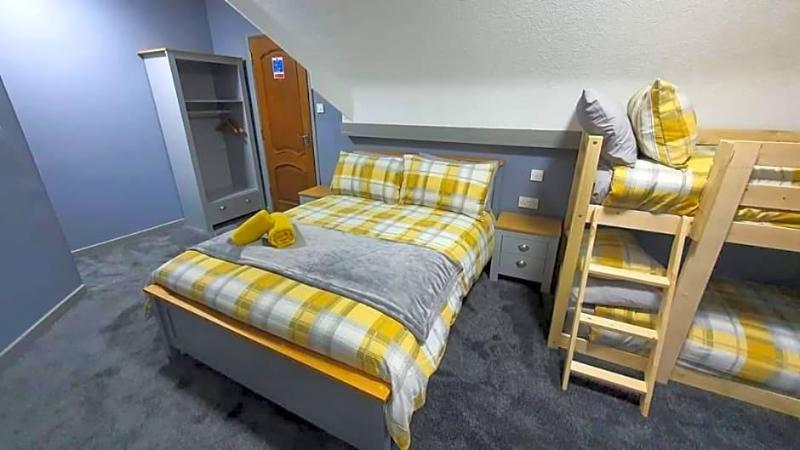 Harleys Inn image