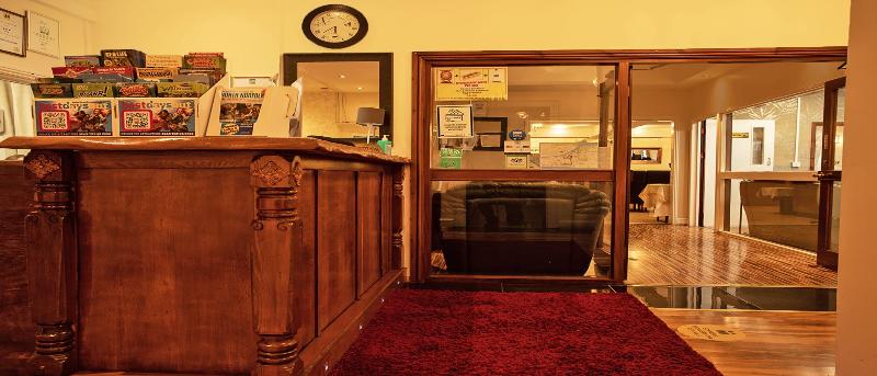 OYO The Waverley Hotel image