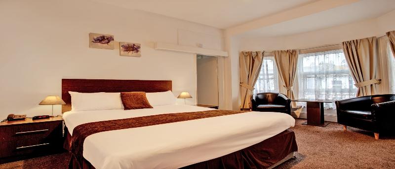 OYO The Waverley Hotel image