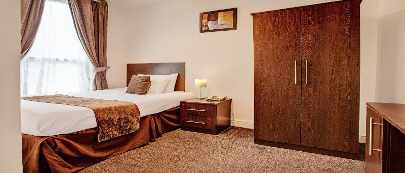OYO The Waverley Hotel image