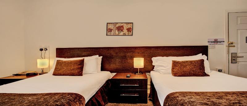 OYO The Waverley Hotel image