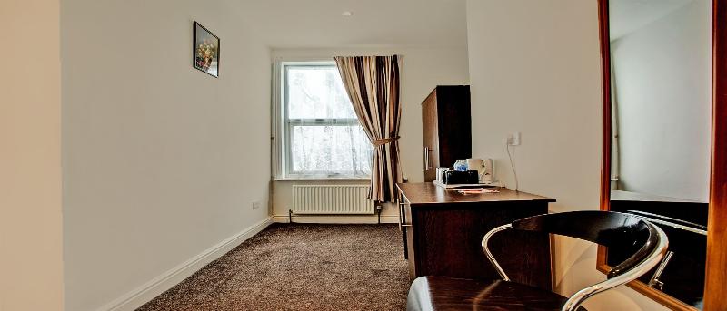 OYO The Waverley Hotel image