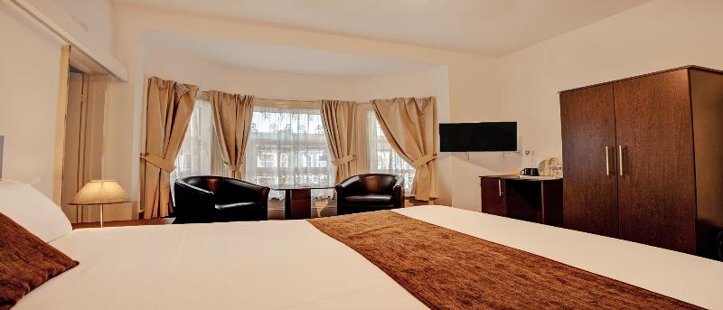 OYO The Waverley Hotel image