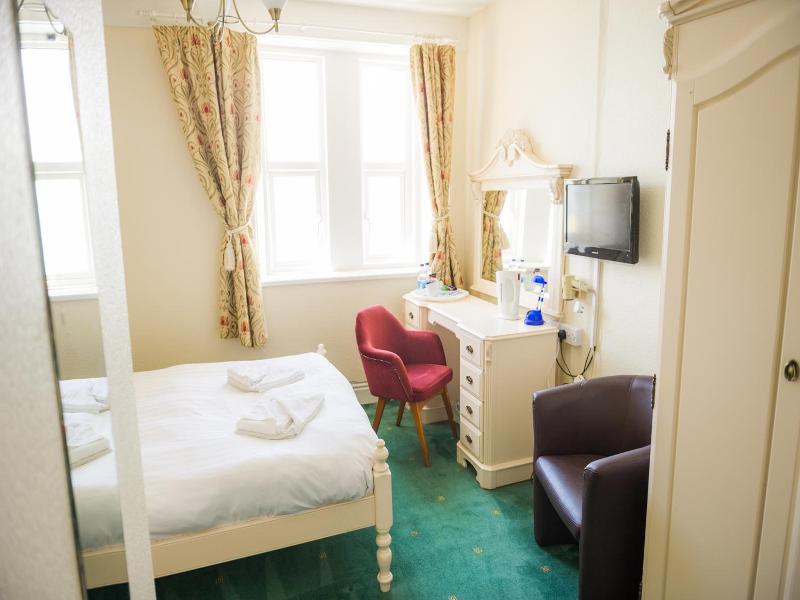 Queensbridge Hotel image