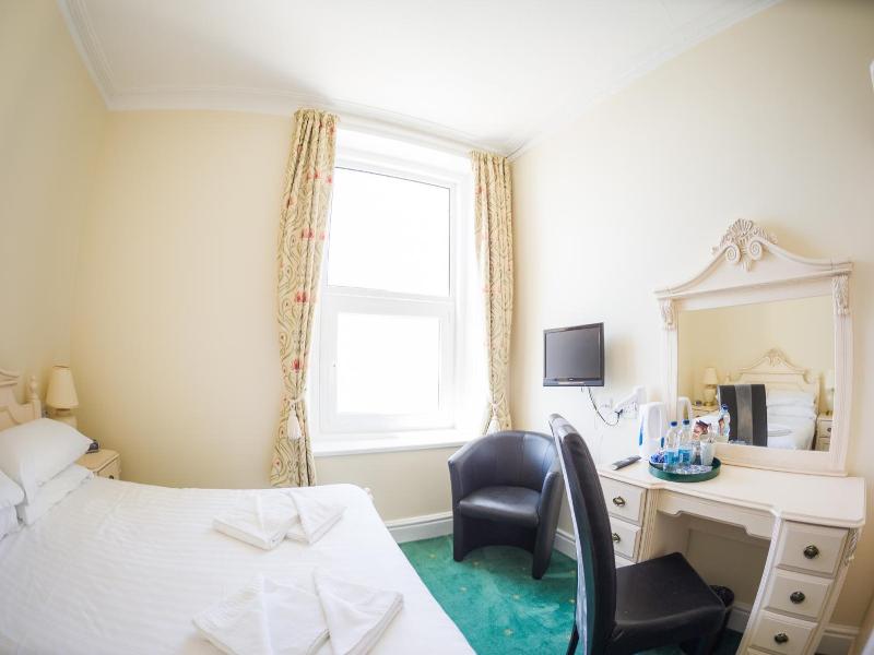 Queensbridge Hotel image