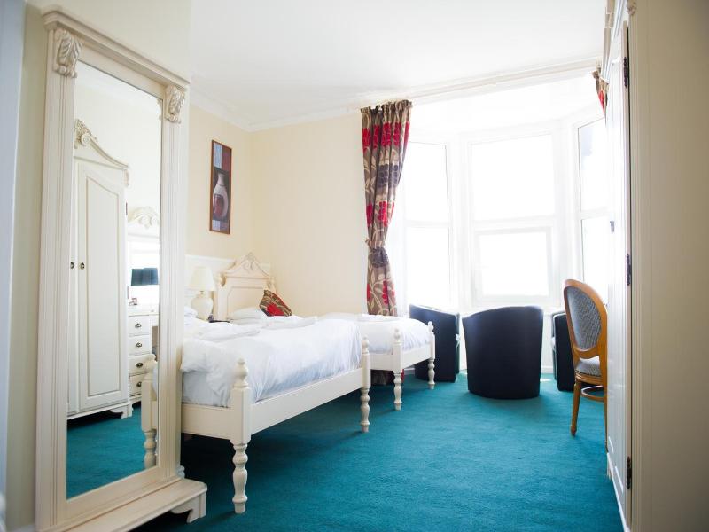 Queensbridge Hotel image