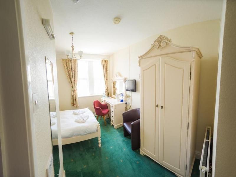 Queensbridge Hotel image