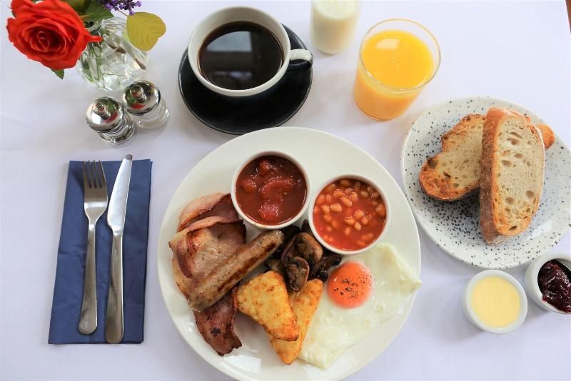 The Waves - Coastal Bed   Breakfast image