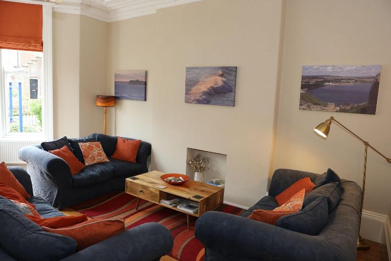 The Waves - Coastal Bed   Breakfast image