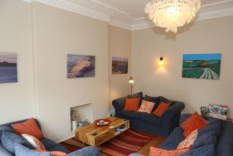 The Waves - Coastal Bed   Breakfast image