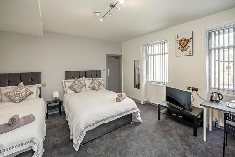 Huddersfield Central Lodge Hotel