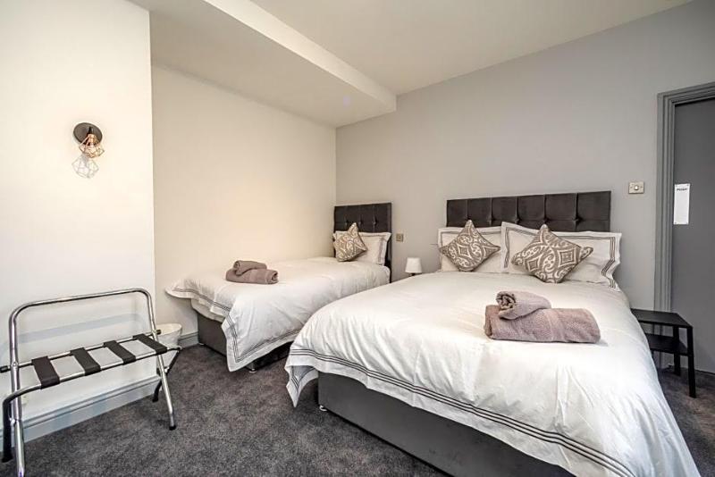 Huddersfield Central Lodge Hotel image