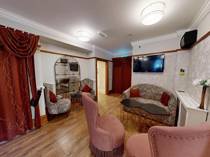High Tor Hotel image
