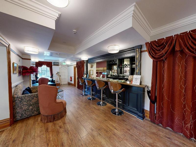 High Tor Hotel image