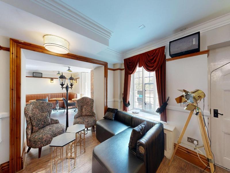 High Tor Hotel image