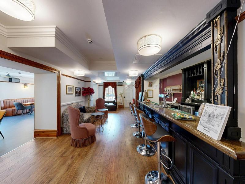 High Tor Hotel image