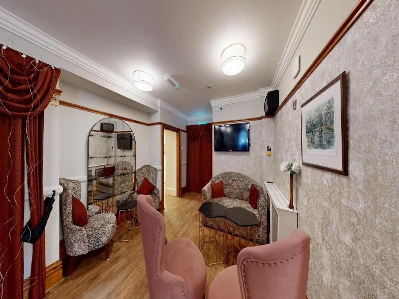 High Tor Hotel image