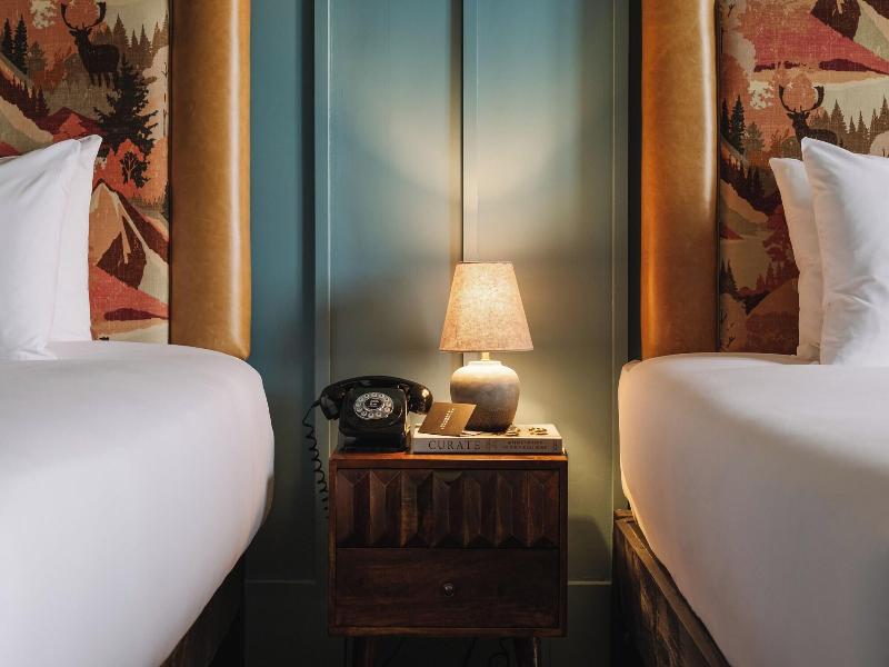 JUNIOR SUITE KING SIZE BED