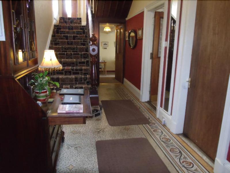 Ravenswood House image