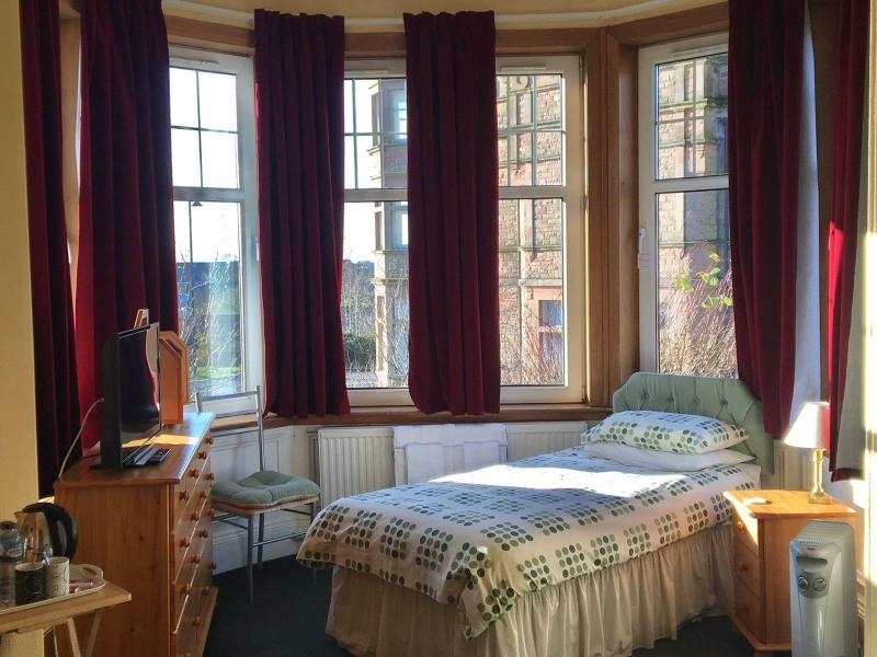Ravenswood House image