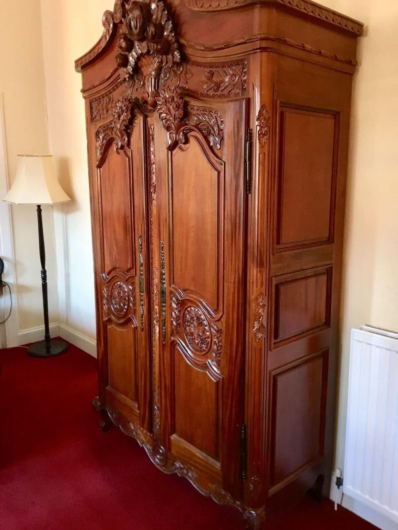 Ravenswood House image
