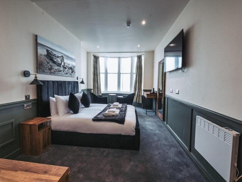 The Royal Hotel   Rooms image