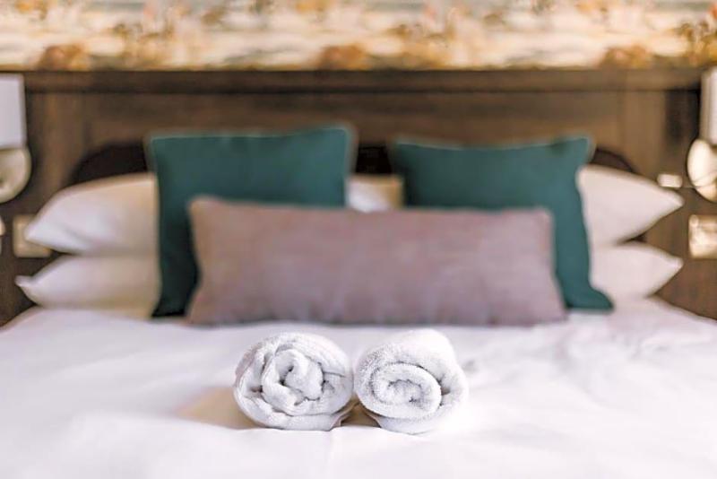 The Bull Hotel image