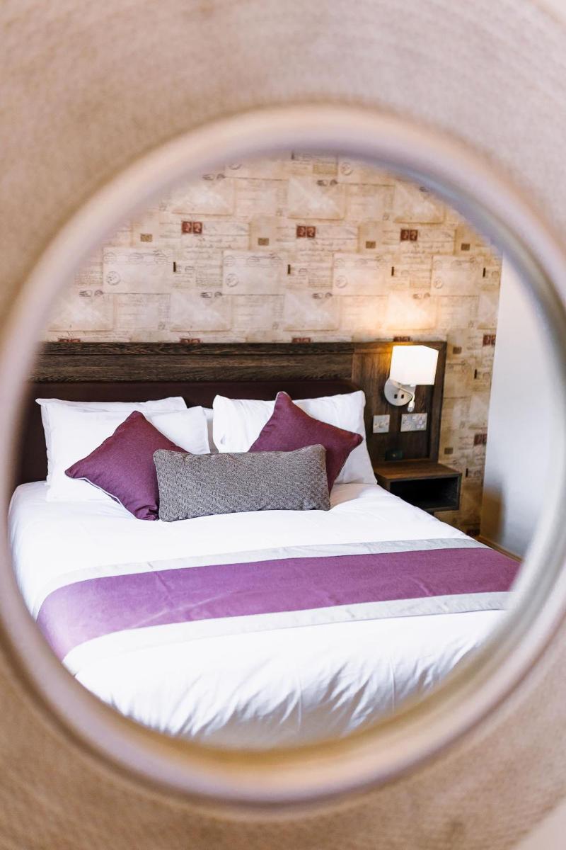 The Bull Hotel image