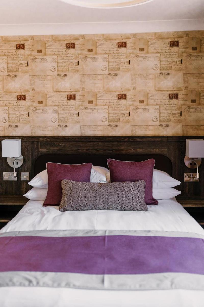 The Bull Hotel image