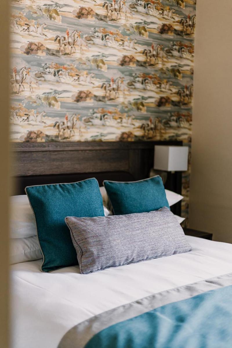 The Bull Hotel image