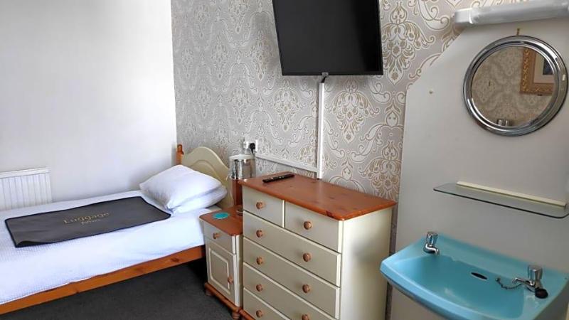 Elnor Guest House    image