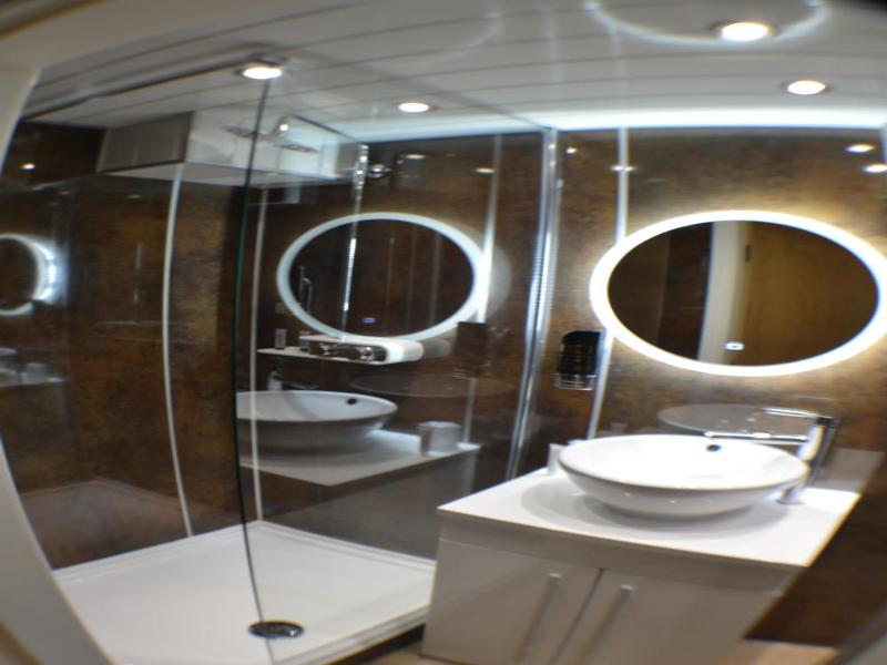 Le Ville Hotel image