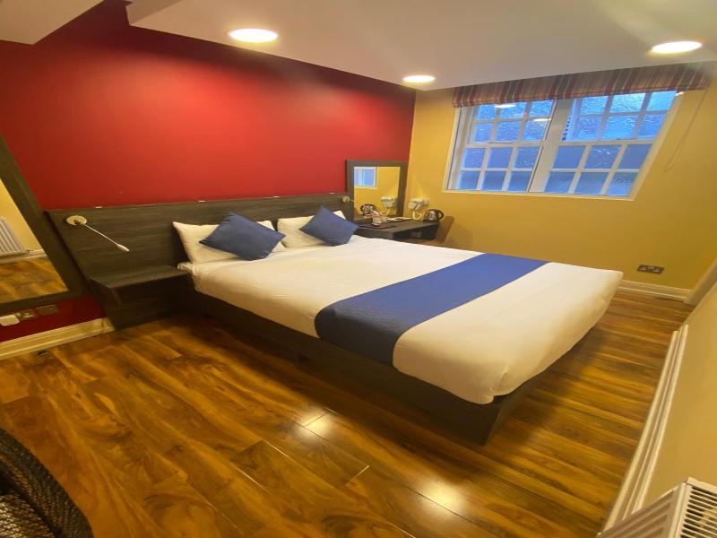 Le Ville Hotel image