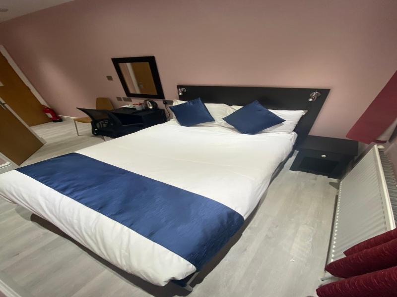 Le Ville Hotel image