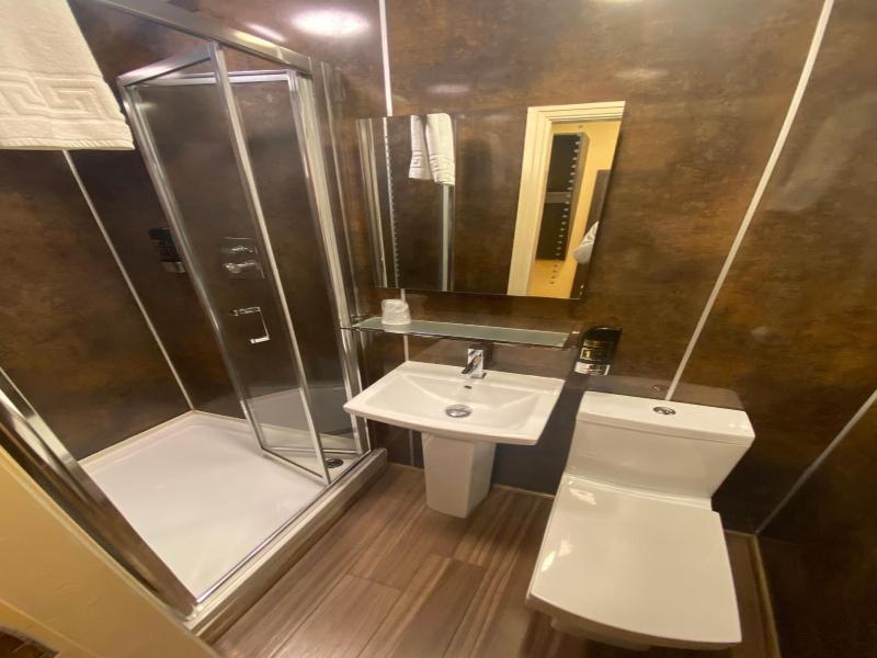 Le Ville Hotel image
