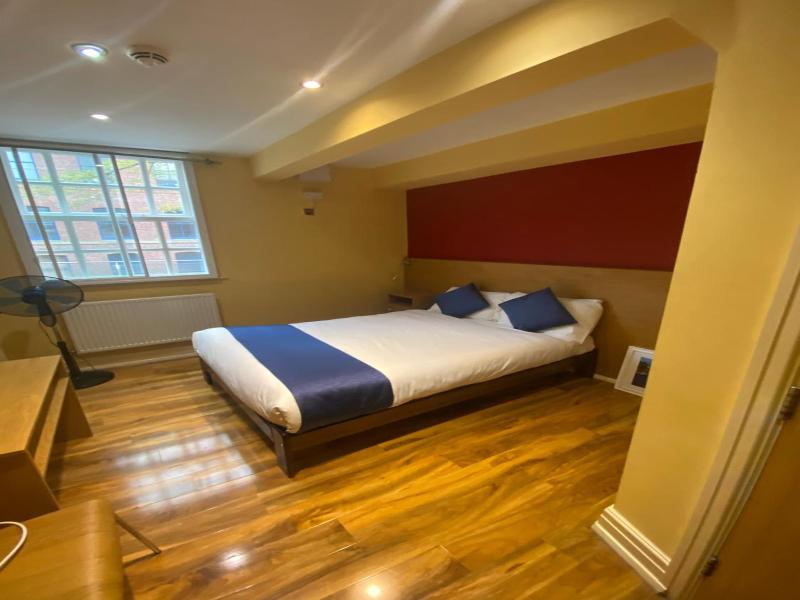 Le Ville Hotel image