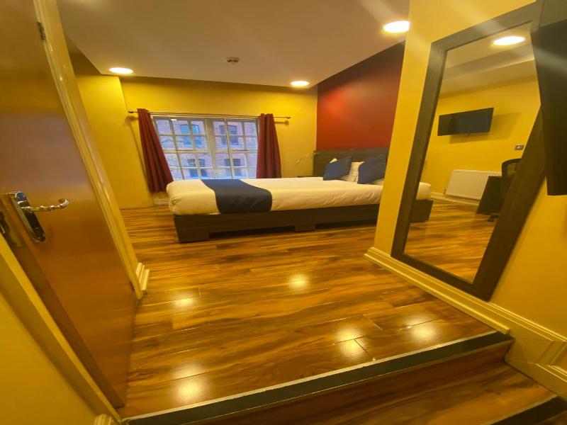 Le Ville Hotel image