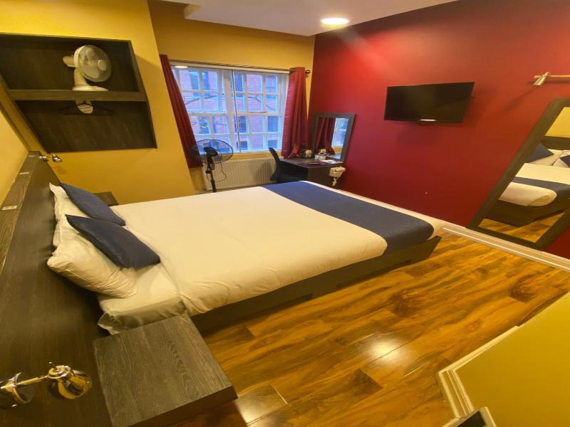 Le Ville Hotel image