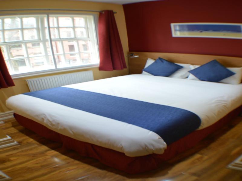Le Ville Hotel image