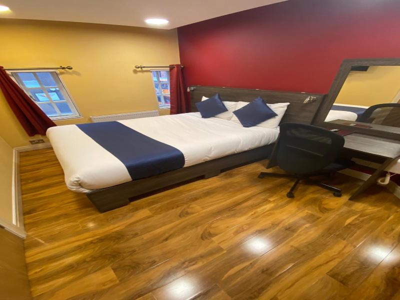 Le Ville Hotel image