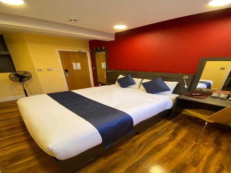 Le Ville Hotel image