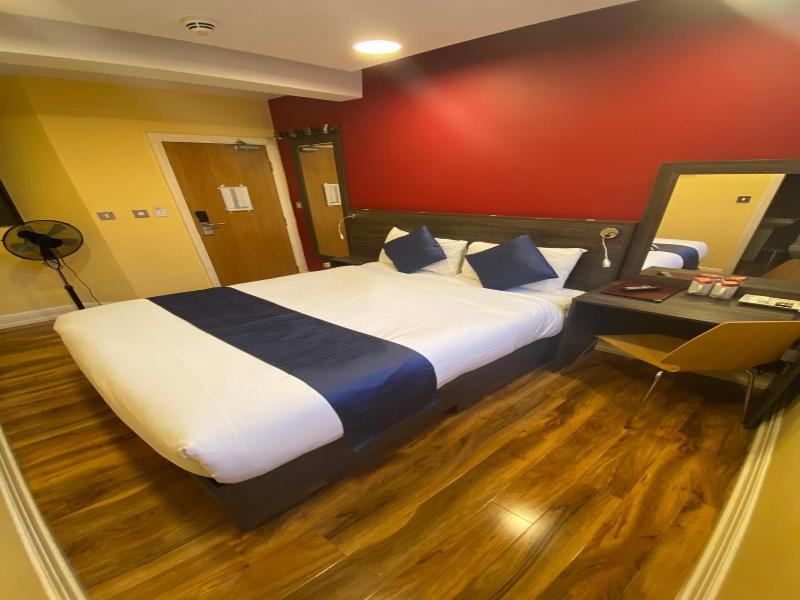 Le Ville Hotel image