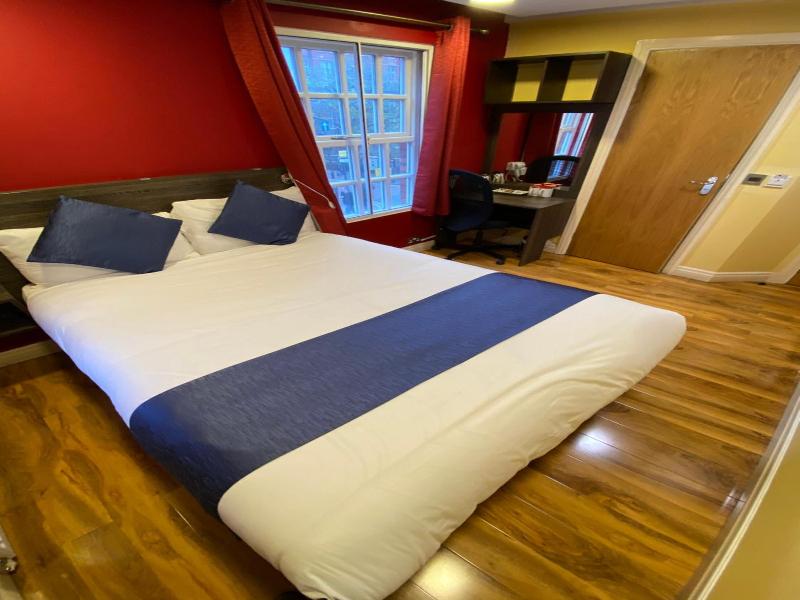 Le Ville Hotel image