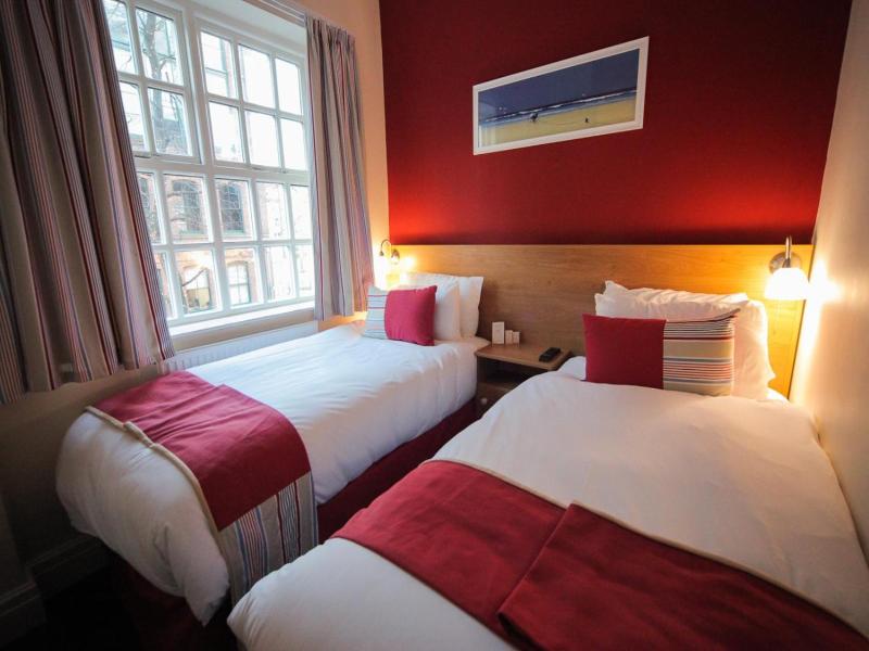 Le Ville Hotel image