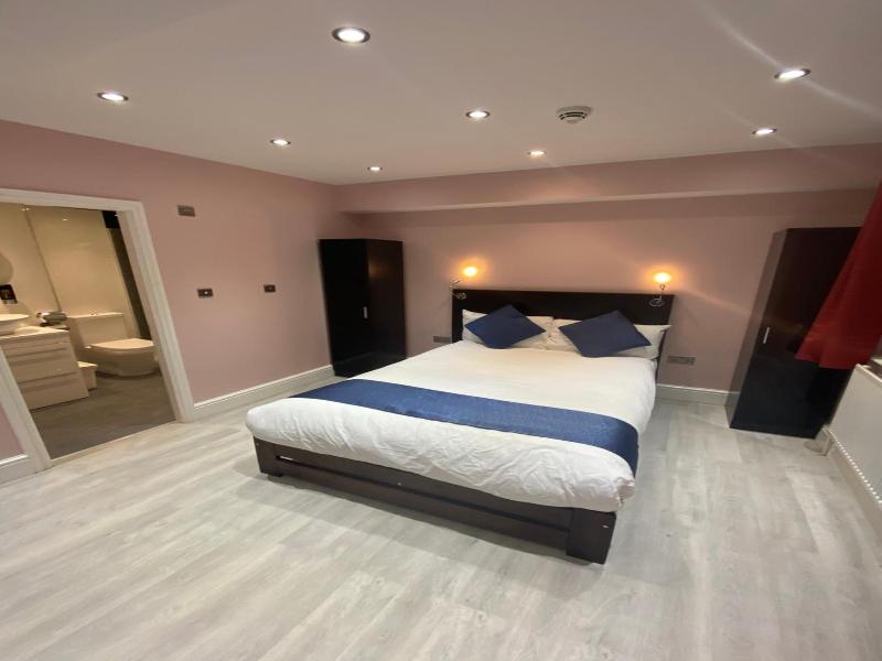 Le Ville Hotel image